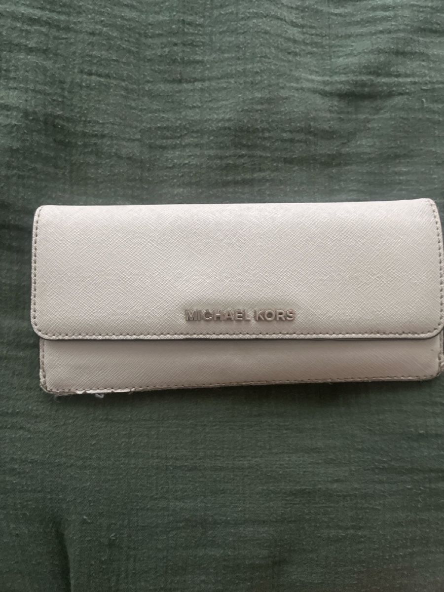 Michael Kors Portamonete: MK Portemonnaie – Usato da Birsfelden venduto da r_f_y7ry