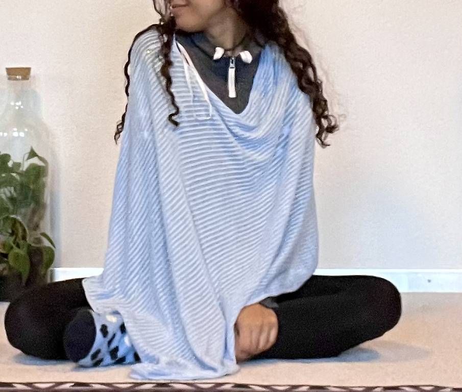 Boleros: Hellblaue Poncho – Gebraucht aus Herisau von Ciaoschein