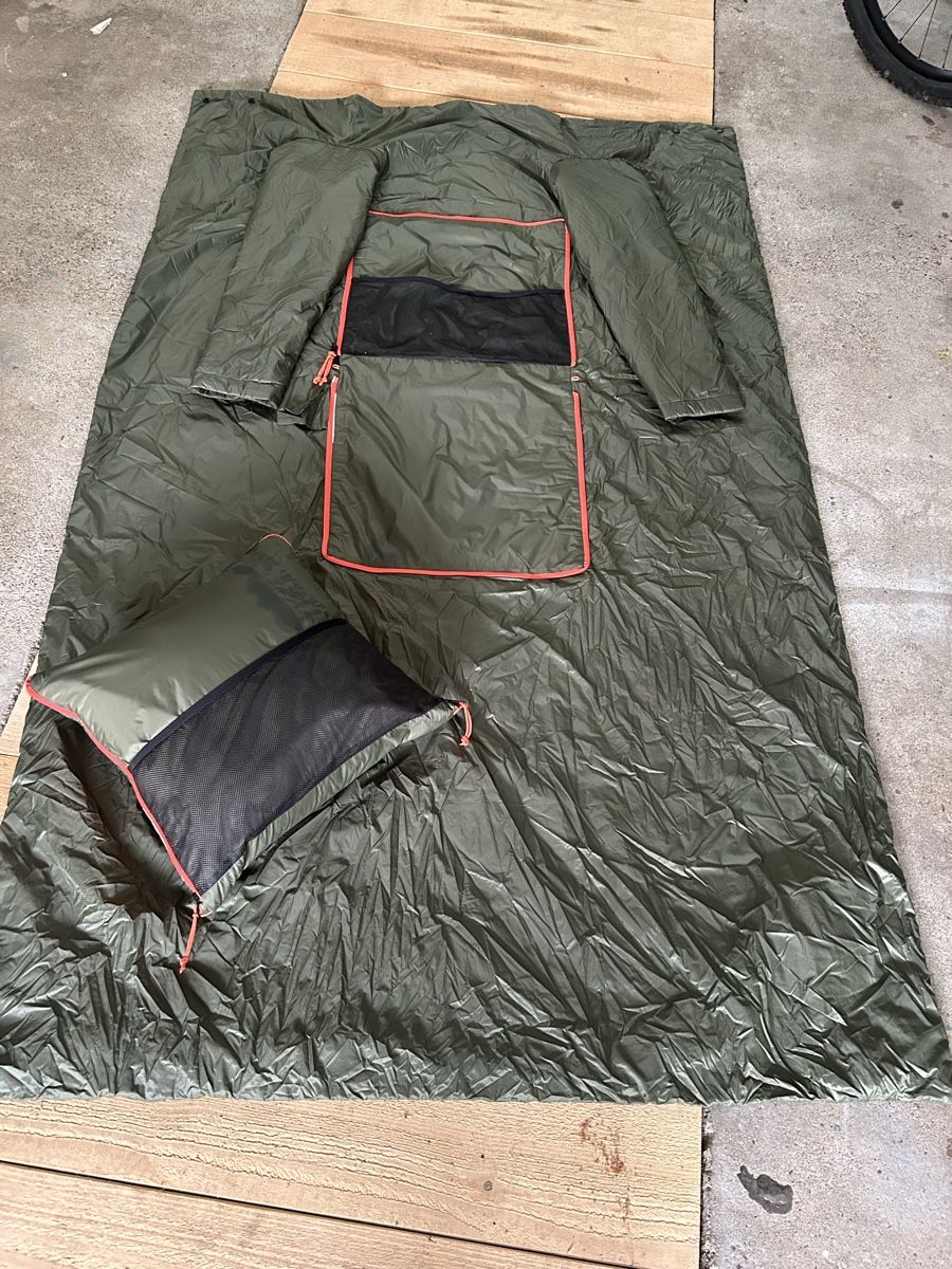 Coperte: Zwei Camping- Thermodecken mit Ärmeln – Usato da Burgdorf venduto da Outdoor5