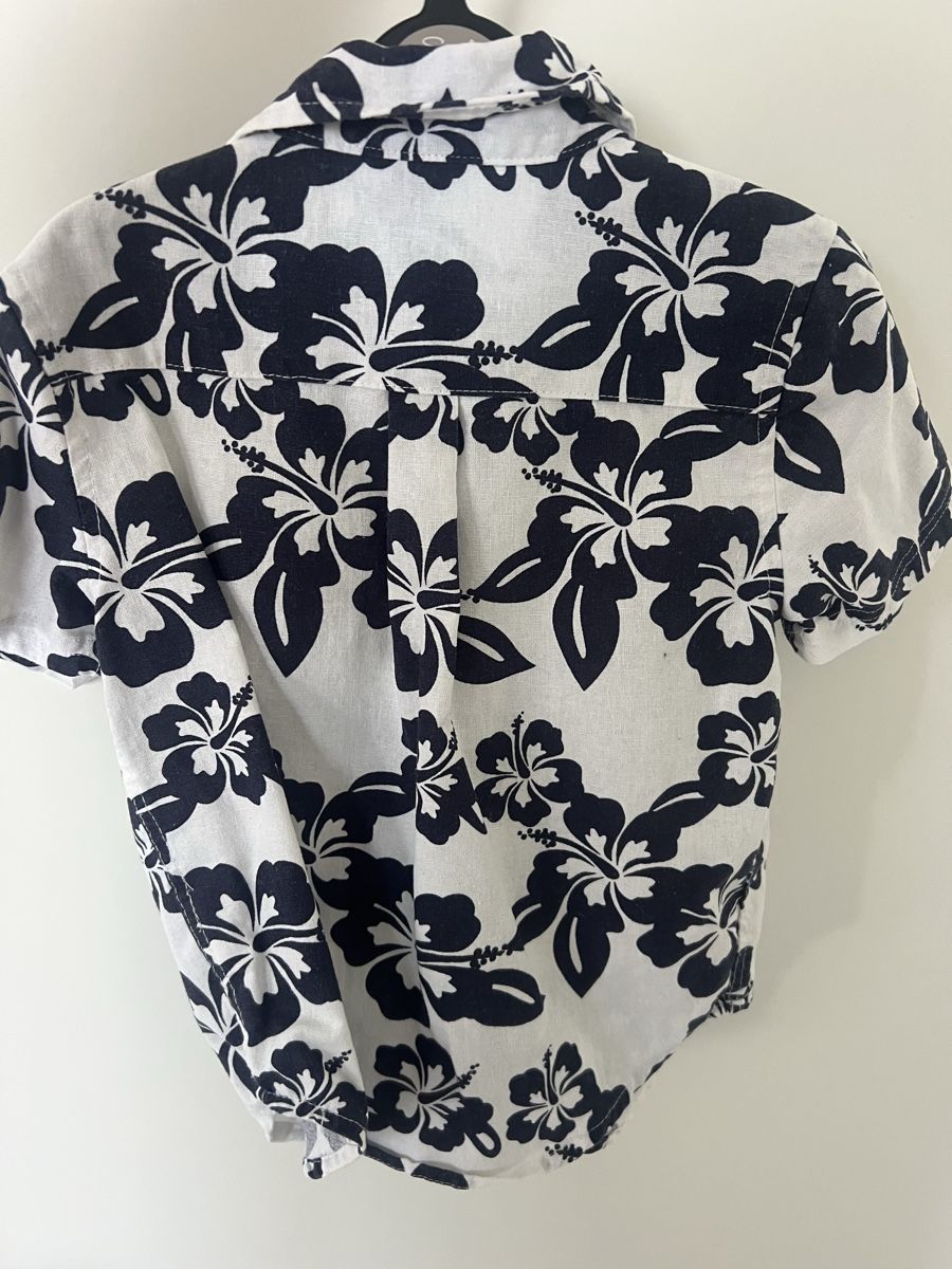 Chemises, T-shirts & Polos: Kurzarmhemd Blumenmuster, neu – Neuf (Voir description) à Schönenberg ZH par Bosh 1