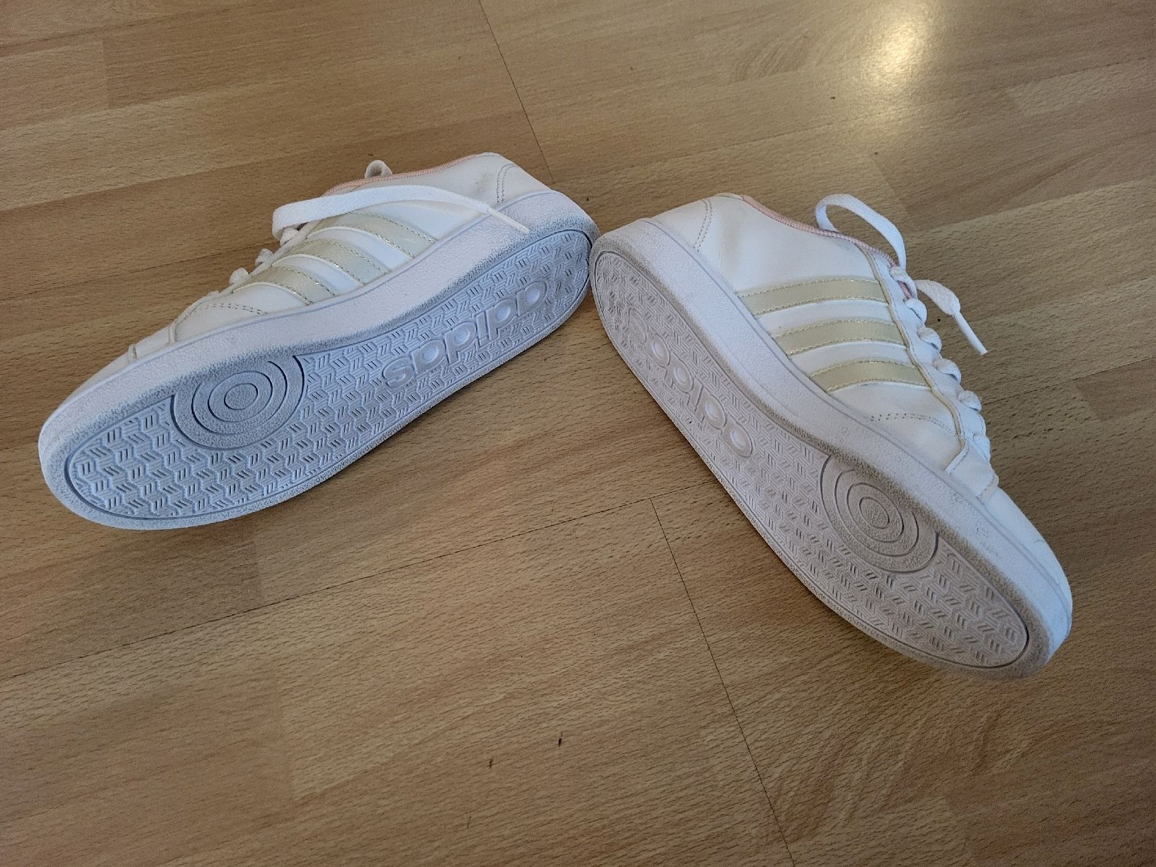 Scarpe da donna: adidas schuhe – Usato da Chur venduto da Pala91 1