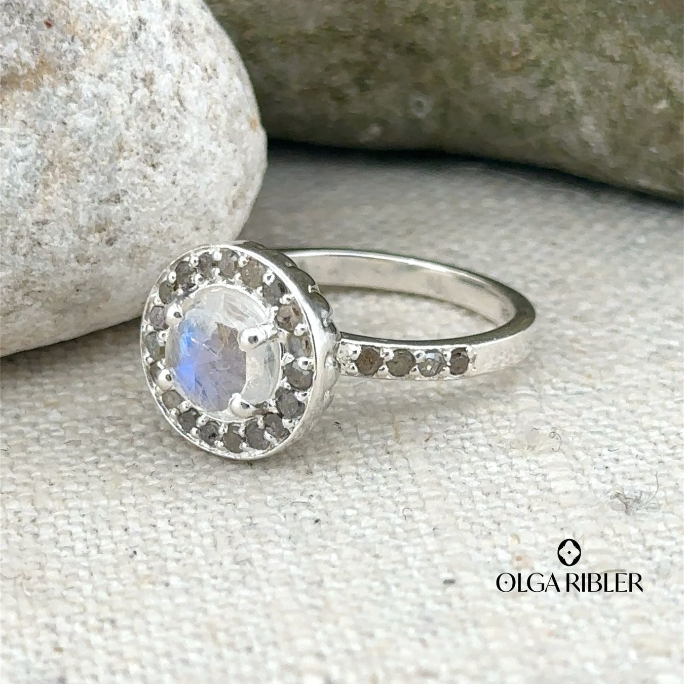 Olga Ribler Anelli: Silber Ring 925 mit Mondstein Diamanten Grösse 52 – Nuovo (secondo la descrizione) da Luzern venduto da Schmuckoutlet 6