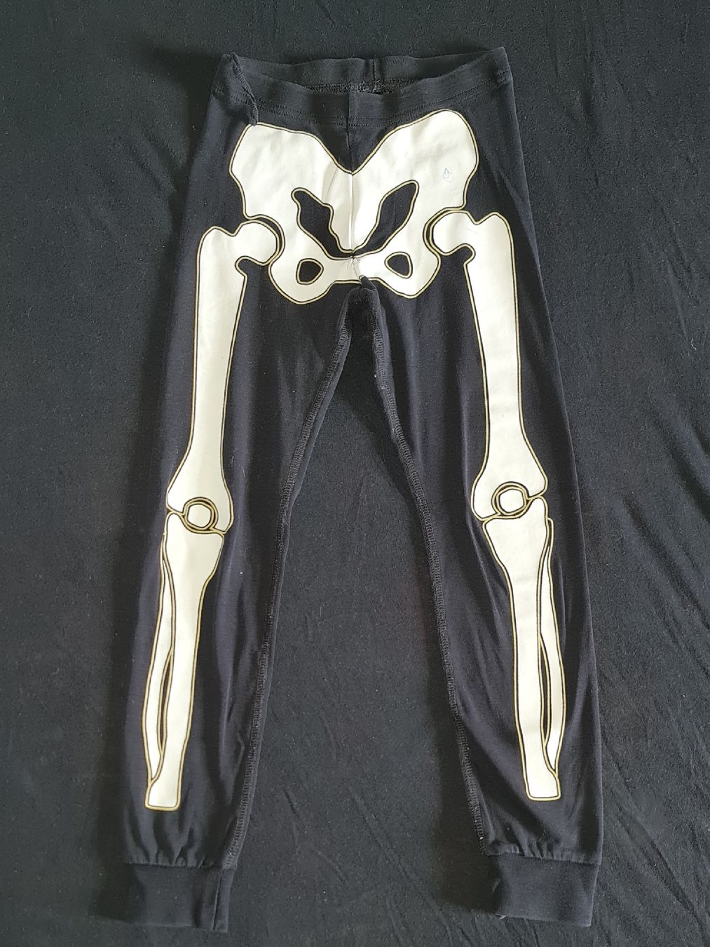 H&M Pigiami: Kinder Pyjamahose Skelett Halloween Grusel ? – Usato da Lengnau BE venduto da Spahrtakus