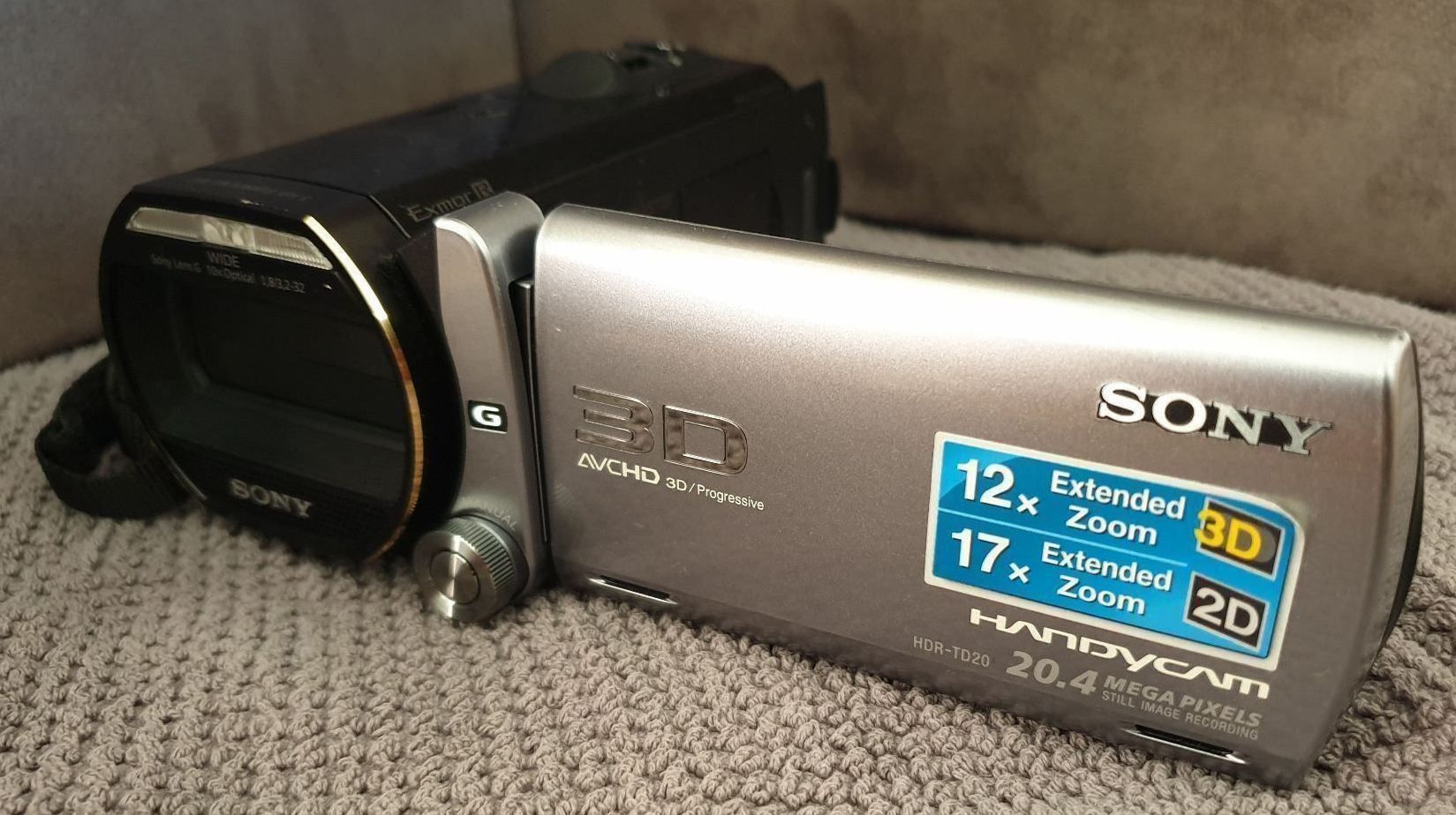 Sony Camcorder: Sony 3D Full HD Caméscope HDR-TD20VE – Gebraucht aus Lausanne von asdyx