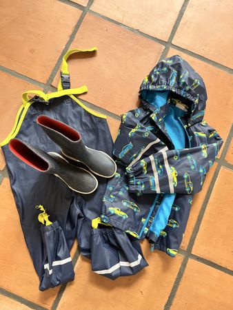 Regen Set Gr. 110/116 mit Gummistiefel Gr. 31!