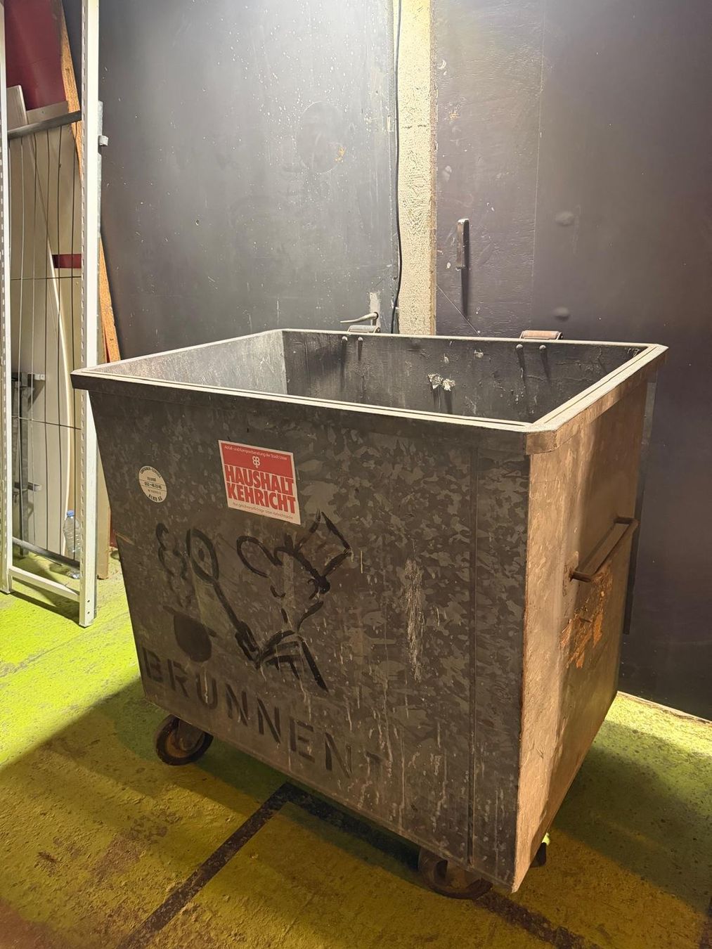 Altro per Ufficio & Commercio: Abfallcontainer / Mülltonne / Container gebraucht aus Metall – Usato da Uster venduto da 4schtroumpfs