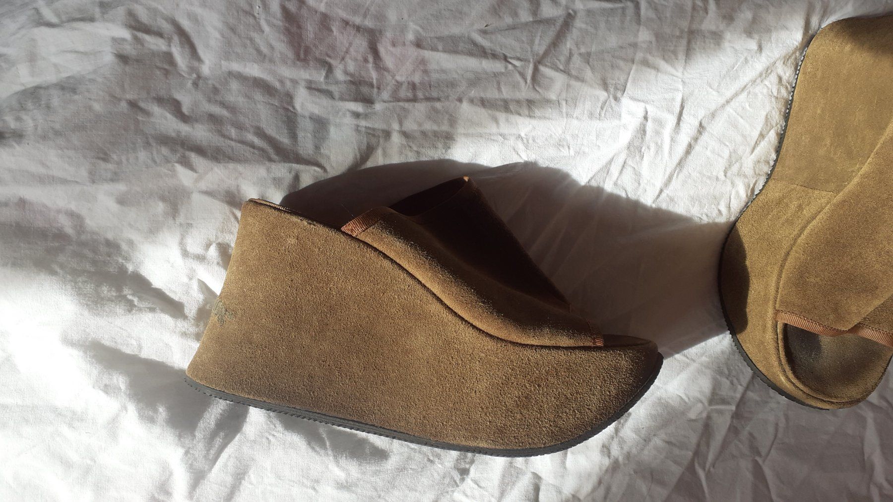 Damenschuhe: Vintage platform sandal 36-37 suede look – Gebraucht aus Fregiécourt von Triton_bleu 1