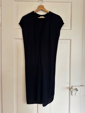 Zartes dunkelblaues Sommerkleid von iheart XS