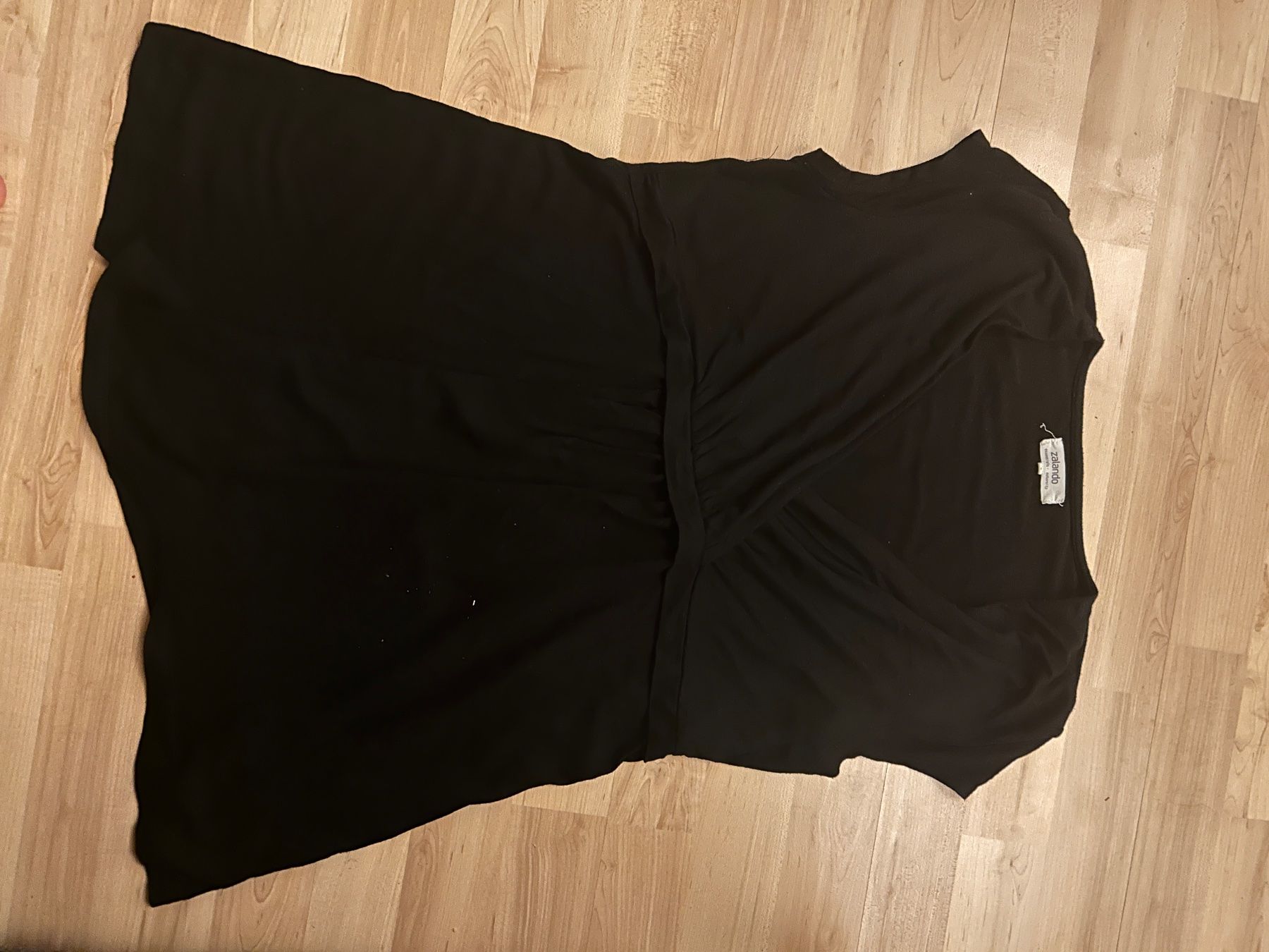 Lots de vêtements: Schwangerschafts - und Stillkleider – D'occasion à Frauenfeld par Mr.Brns 3