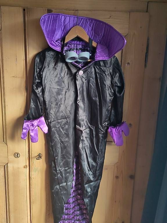 Costumi: Kostüm Dracula – Usato da Widnau venduto da ognob 1