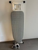 Bügelbrett und Bügeleisen neu