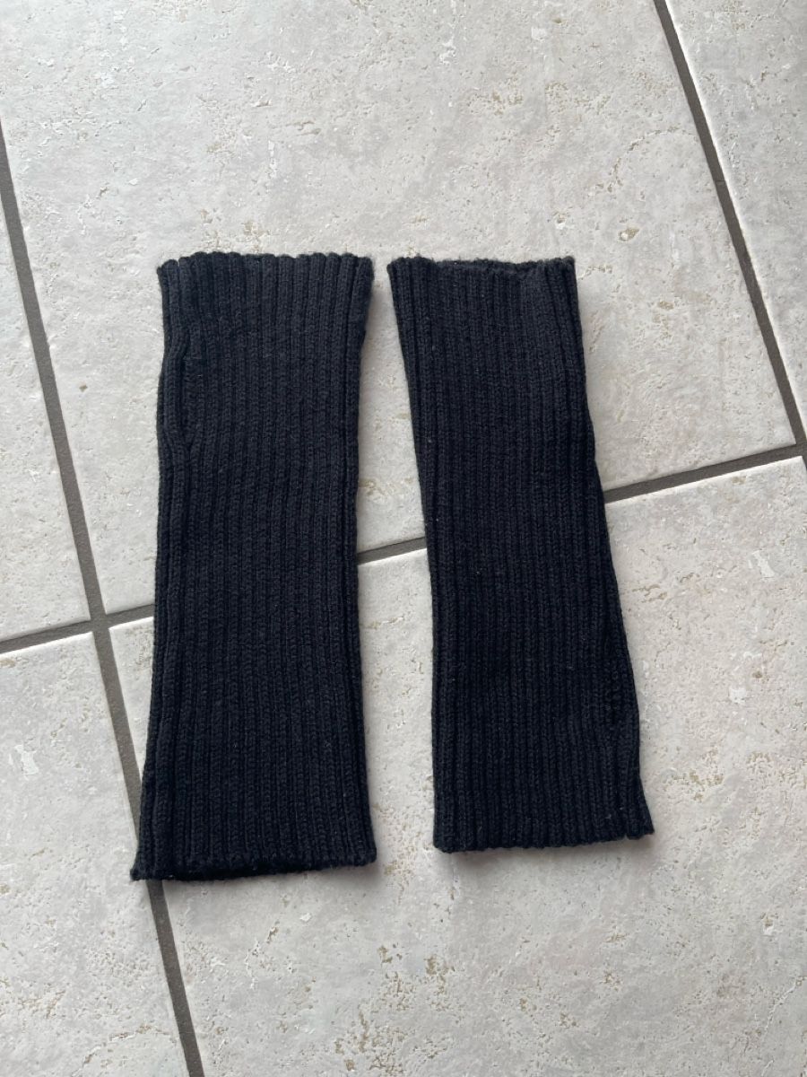 Altro in  Abbigliamento & Accessori: Bequeme warme Armstulpen mit Daumenloch – Usato da Lostorf venduto da Luelostorf