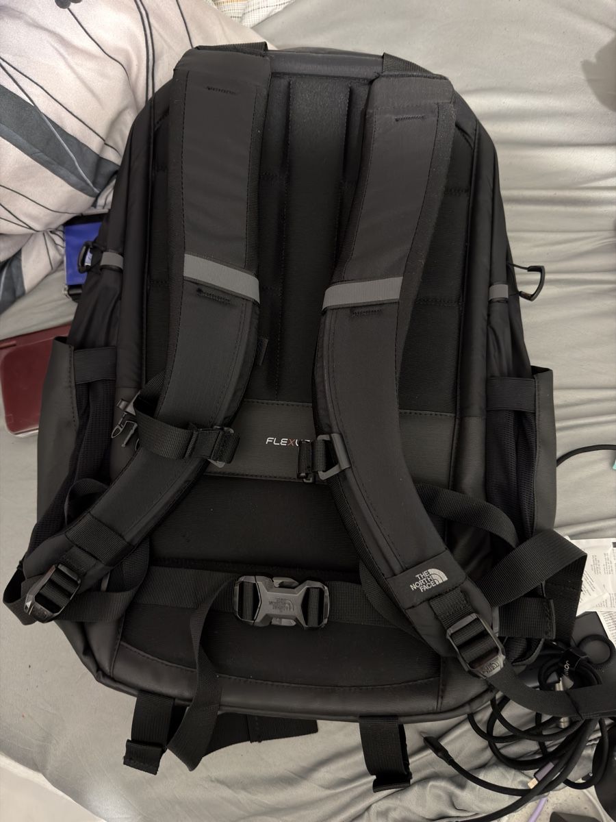 North Face Zaini: The North Face Surge 31L Rucksack – Nuovo (secondo la descrizione) da Thun venduto da Hamdi-01 1