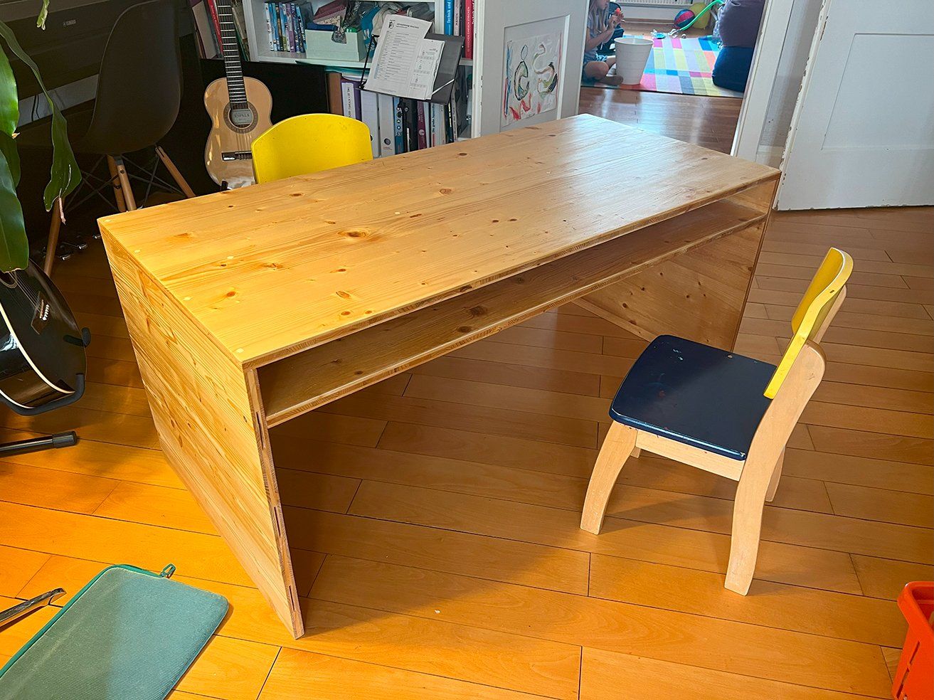 Scrivanie: Kinder-Atelier Tisch, Beidseitig benutzbar – Usato da Basel venduto da mangoldsteve
