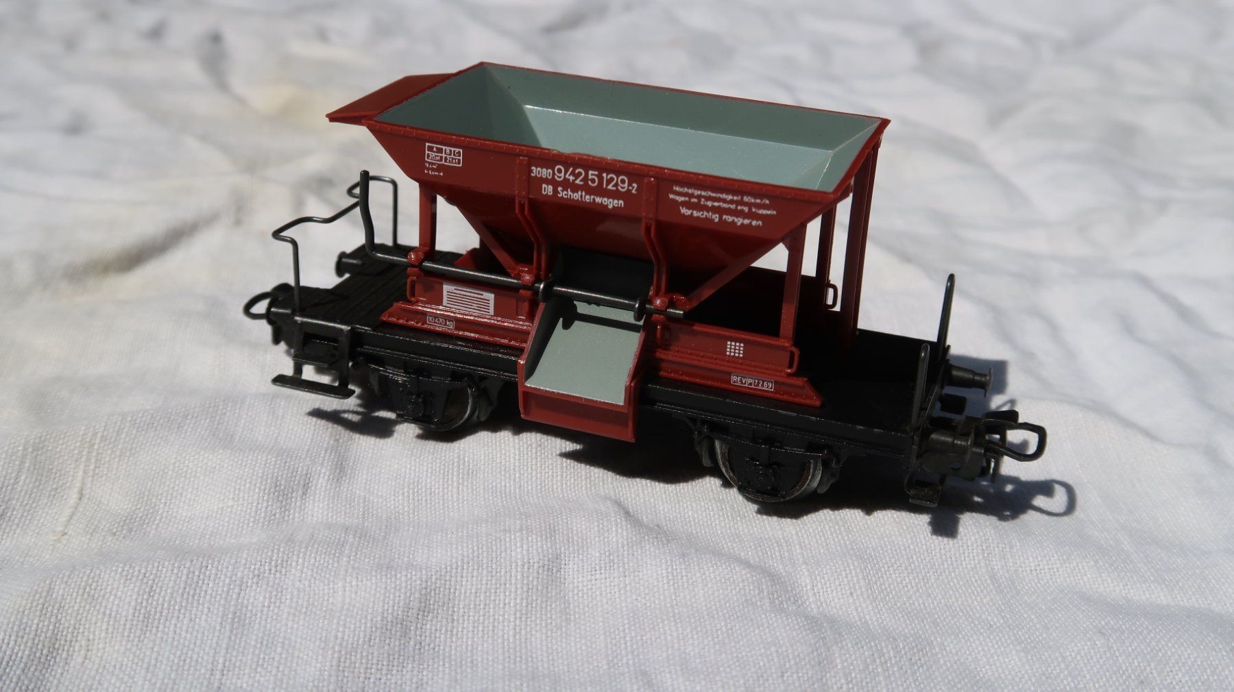 Märklin Modellini di ferrovie: MÄRKLIN DB Kies- /Schotterwagen – Usato da Muttenz venduto da Laeckerlihamschter 4
