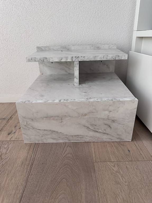 Tables de nuit: Nachttischchen – D'occasion à Kirchberg BE par tel_y5cr
