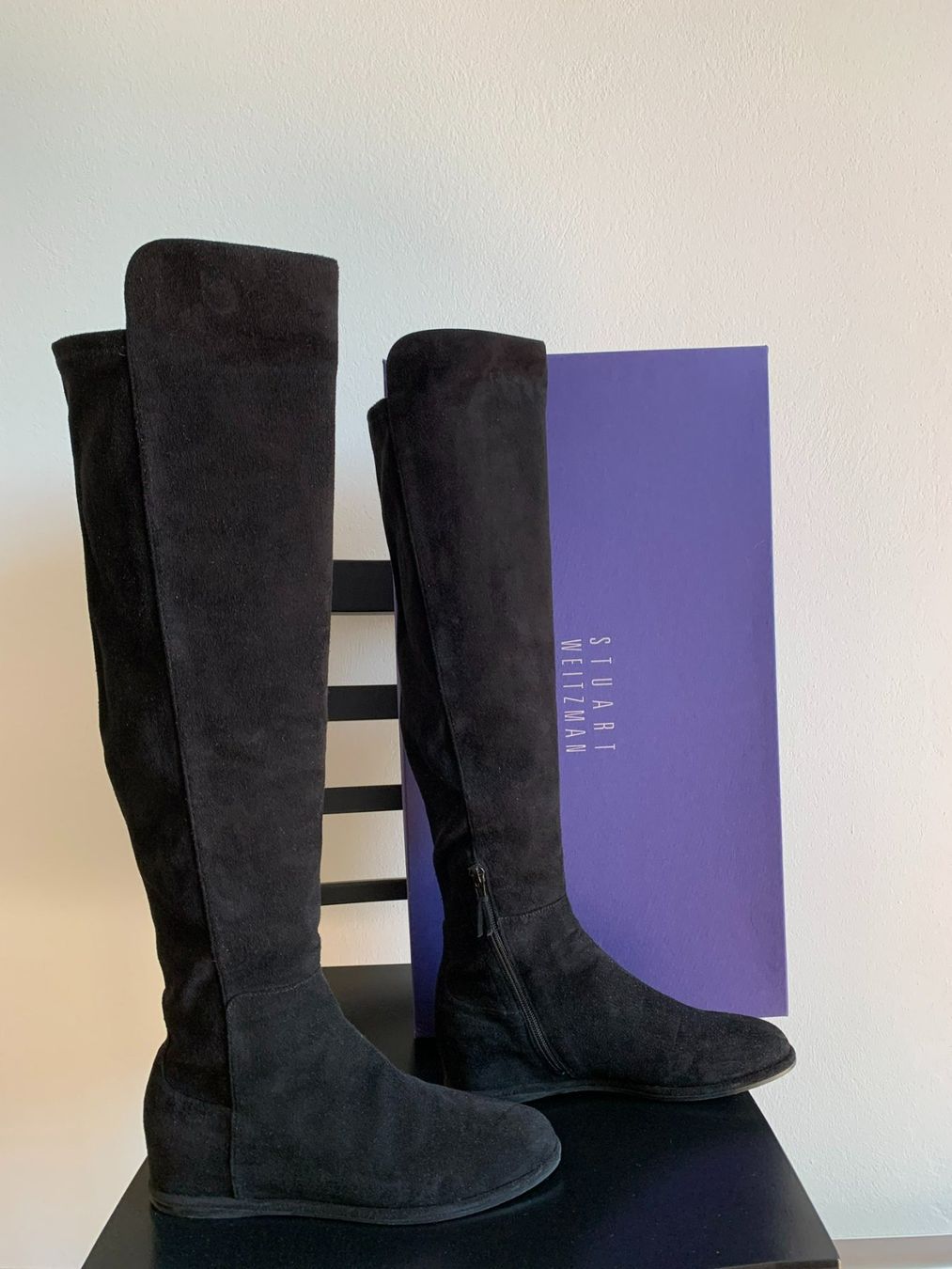 Stuart Weitzman Damenschuhe: STUART WEITZMAN: Edler schwarzer Overknee-Stiefel, 37,5 – Neu (gemäss Beschreibung) aus Luzern von designluzern