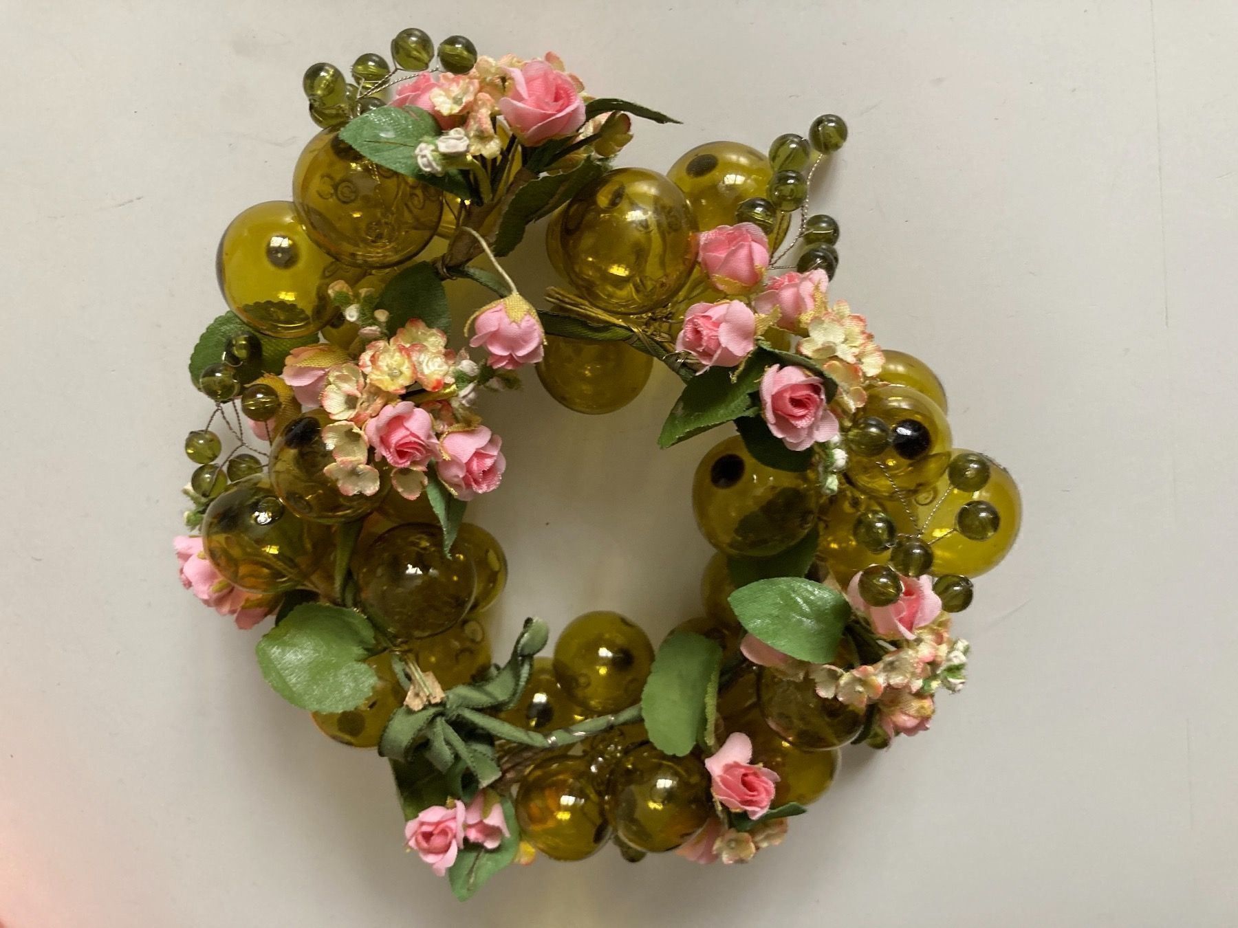 Alle Dekorationen: Schöner, älterer Glas-Kranz mit Kunst- – Gebraucht aus Zürich von Chaeffeler 1