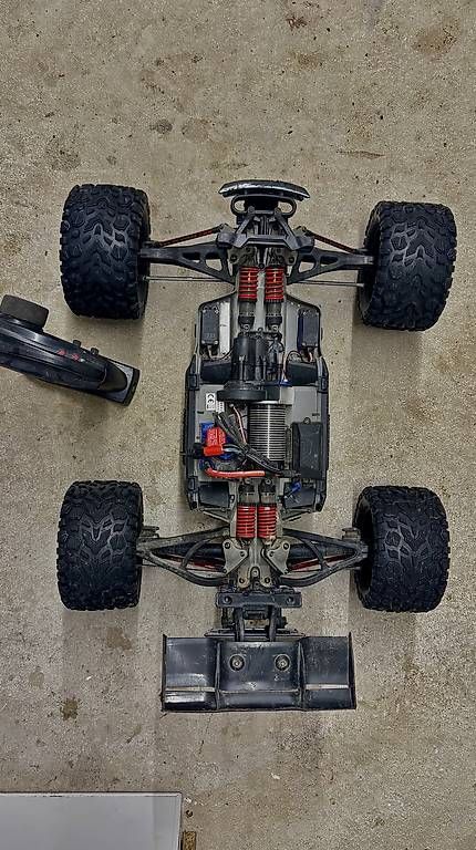 Traxxas RC Kits de montage: Traxxas E-Revo  1:8 brusless – D'occasion à Guntershausen par jan_y7yc 2
