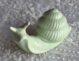 Keramik Schnecke in Pastellgrün, Vintage Deko Figur🐌🍀