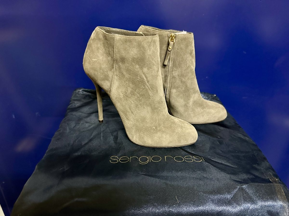 Sergio Rossi Scarpe da donna: Bottines hauts talons,Sergio Rossi,daim gris, taille 36.5. – Usato da Genève venduto da Tom6