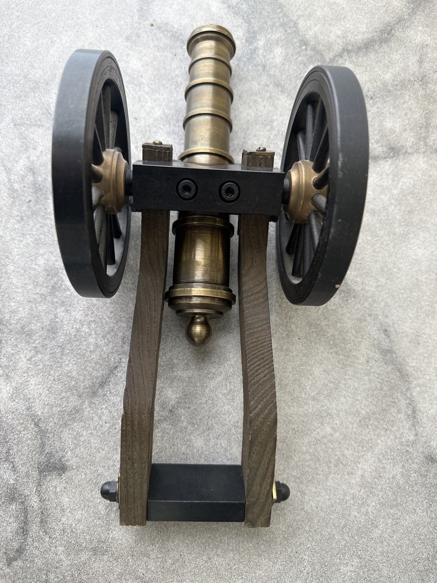 Alle Dekorationen: Dekorative Kanone aus Messing und Holz – Gebraucht aus Zürich von Chaeffeler 6