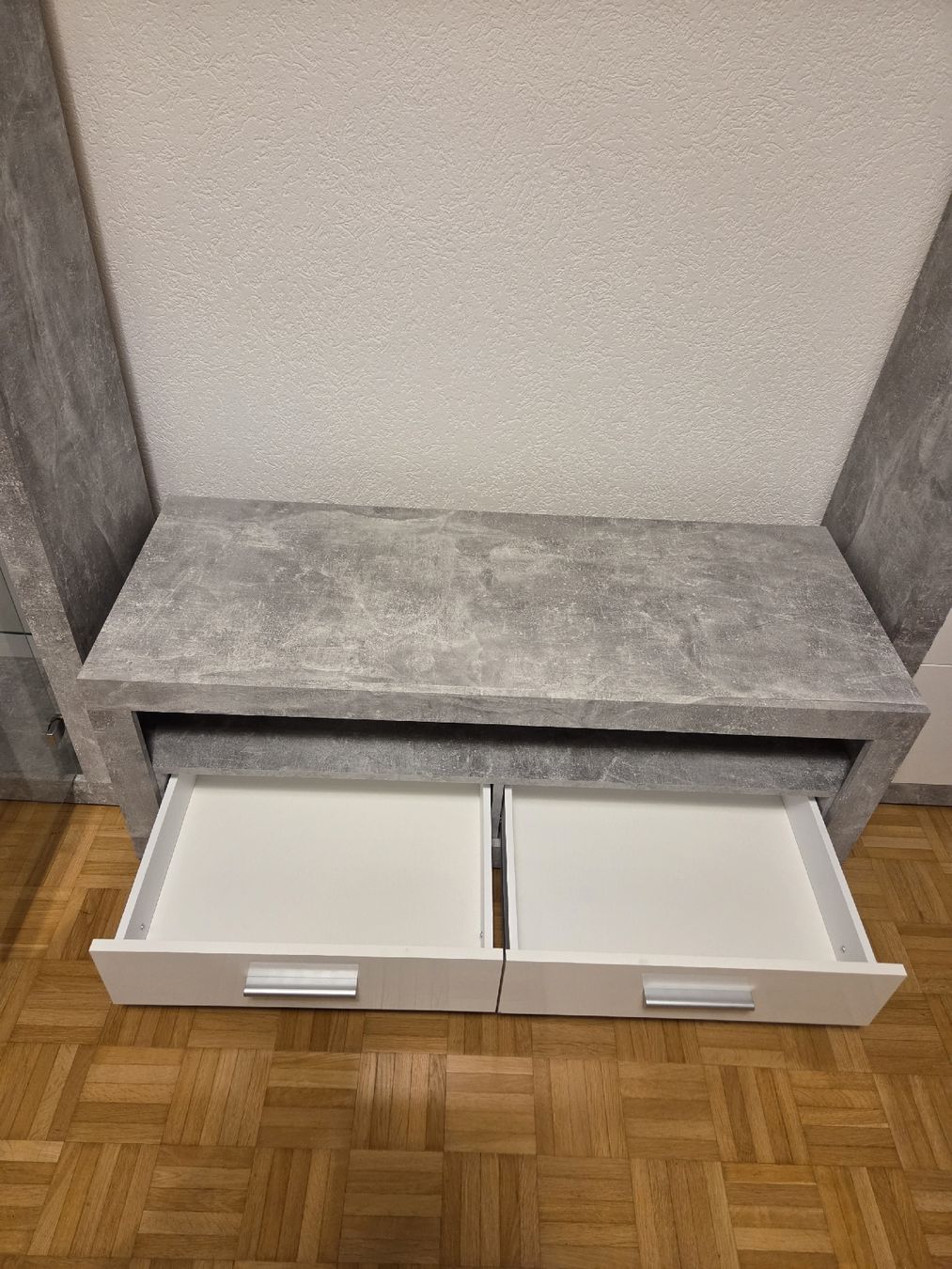TV Möbel: paroi murale avec LED – Gebraucht aus Sierre von sav_d7g8 4