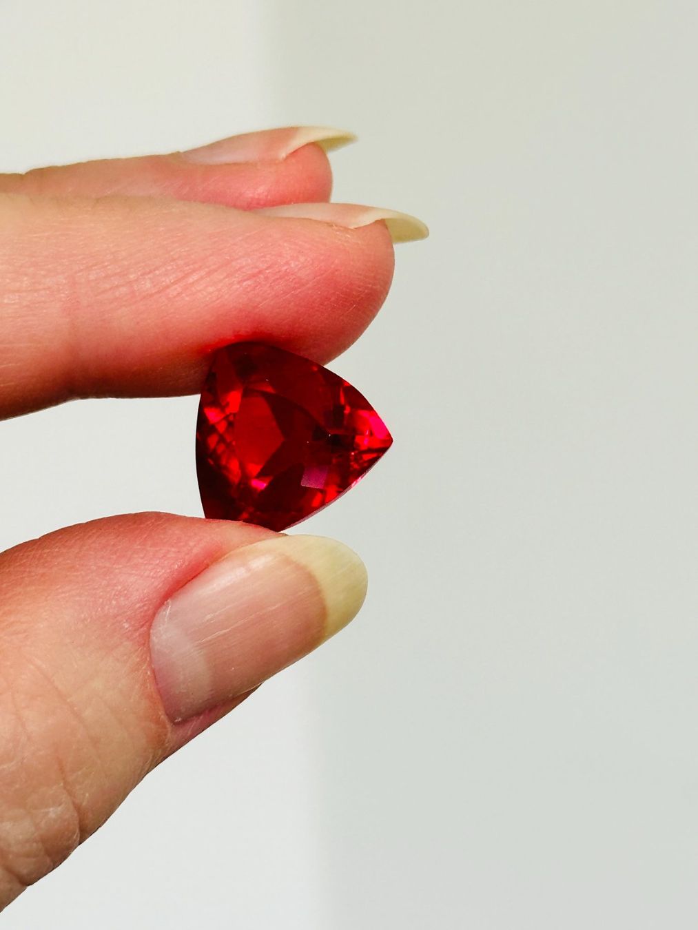 Pietre preziose: Trillion Cut 12.60 Ct Certified – Nuovo e nell'imballaggio originale da Genève venduto da AGBERG 8