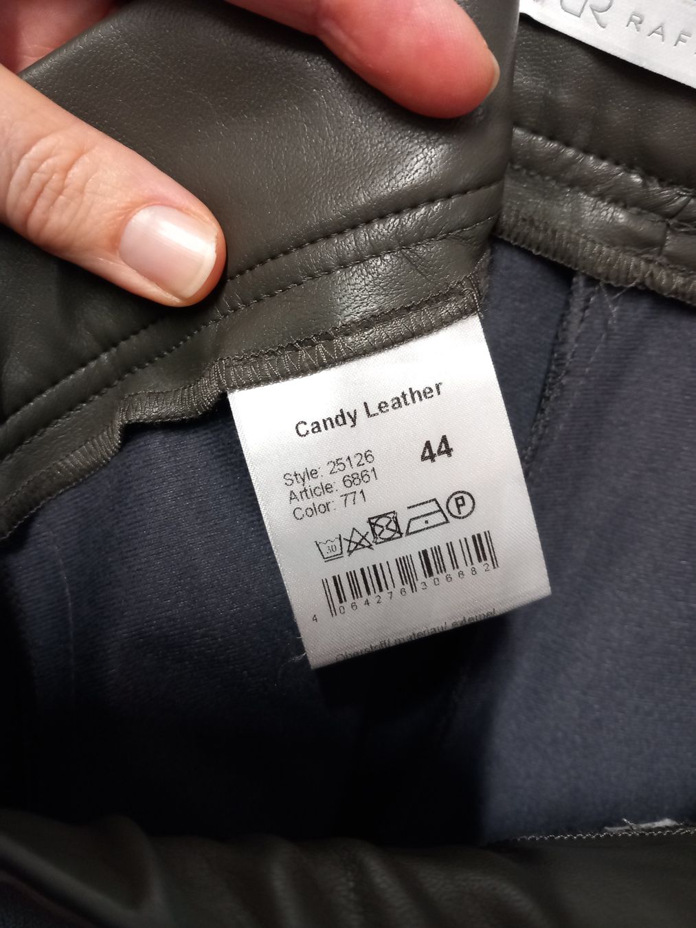 Raffaello Rossi Pantaloni: Raffaello Rossi Kunstlederhose "Candy Leather" Gr.44 oliv – Usato da Gwatt (Thun) venduto da umwelt-brocki 4