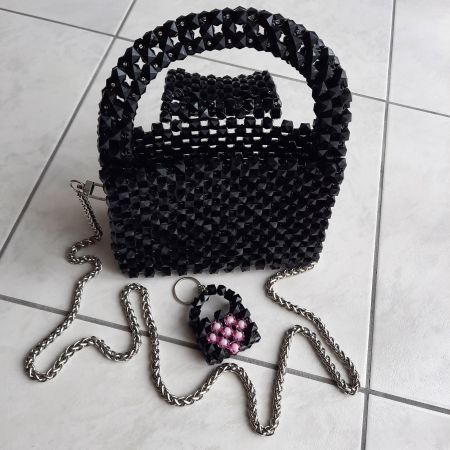 Neue schicke Perlenhandtasche