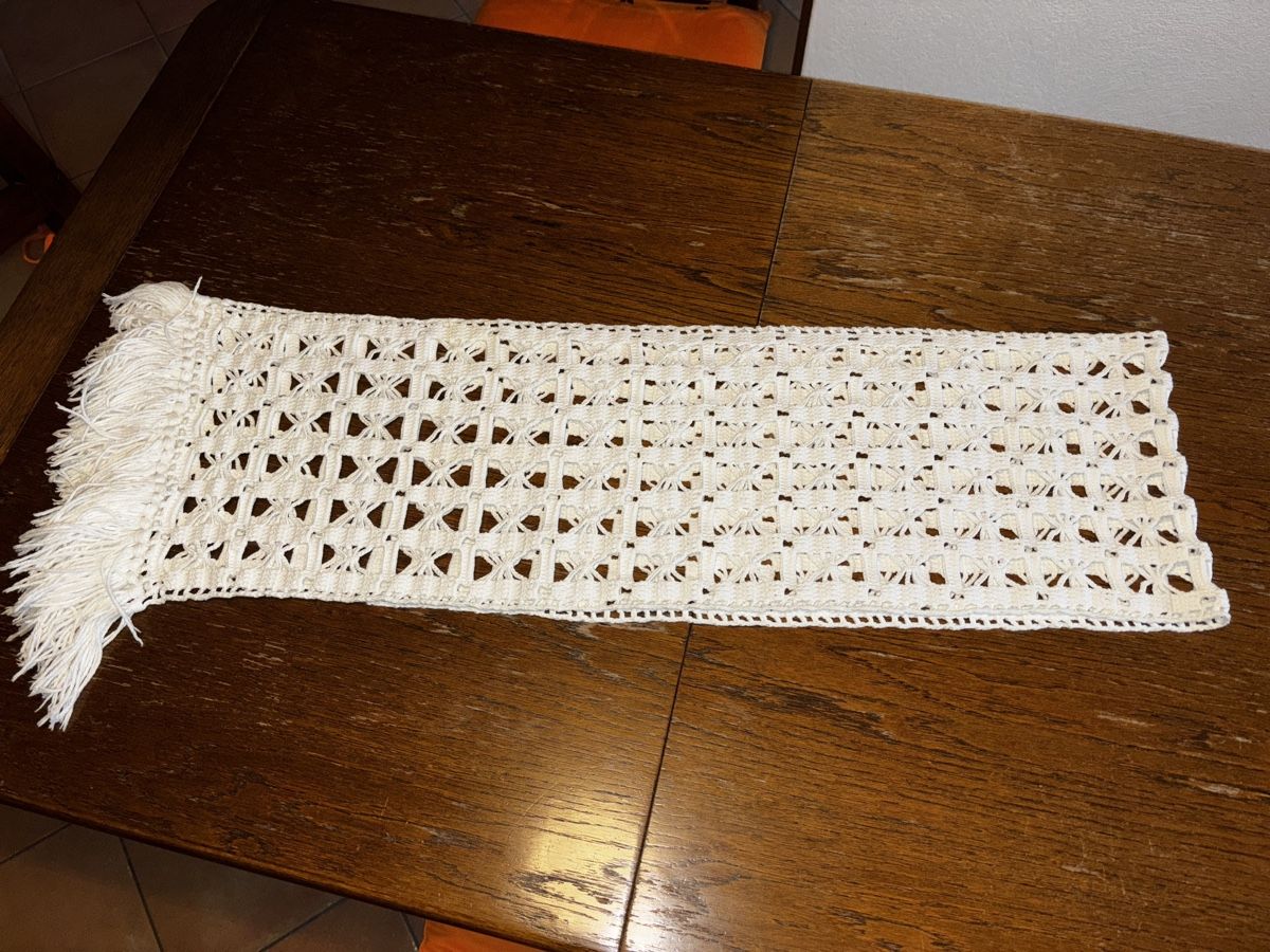 Tutte le decorazioni: Jetée de table blanche crochetée – Usato da La Russille venduto da Festler 1