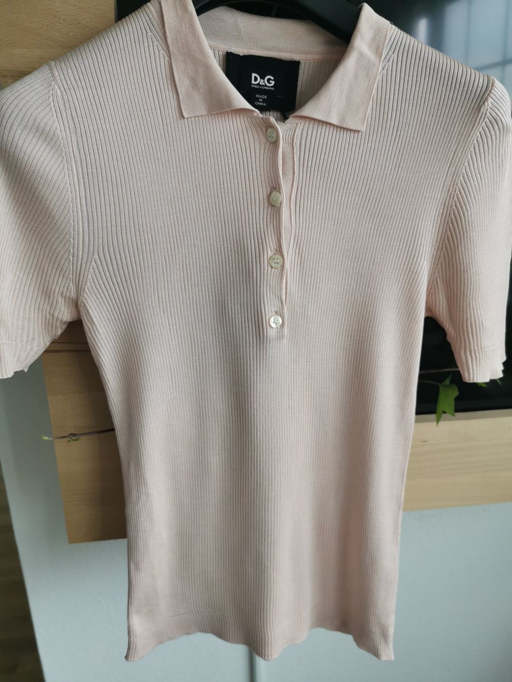 Dolce & Gabbana Tops: Dolce & Gabbana hellrosa Top – Gebraucht aus Zollikon von Oksana206