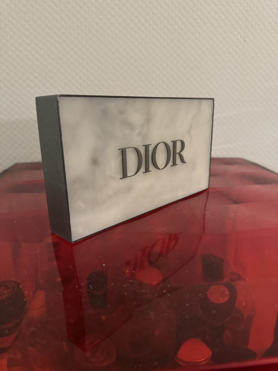 Altro in Decorazioni & Accessori: Présentoir Dior – Nuovo e nell'imballaggio originale da Neuchatel venduto da mar_9blm 1