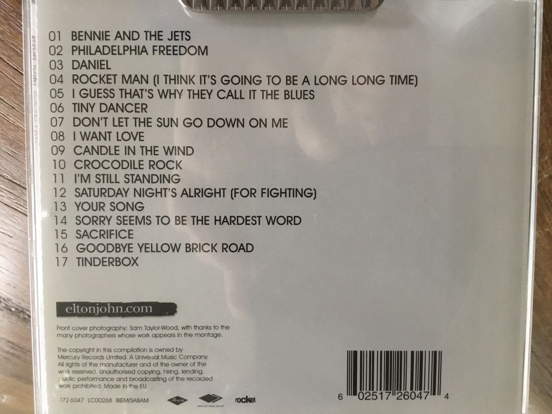 CD: Elton John CD Rocket Man The Definitive Hits – Usato da Thierachern venduto da sweden08 1