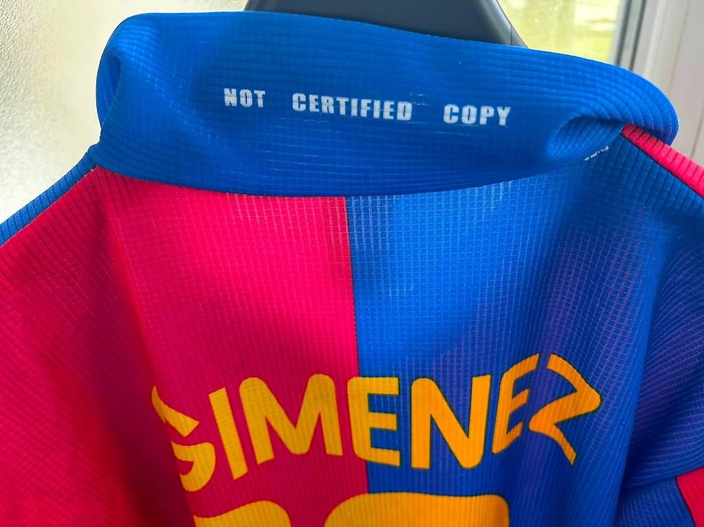 Leibchen & Hosen: FC Basel Trikot Gimenez – Gebraucht aus Basel von ant_pss2 2