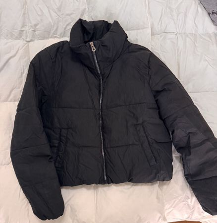Schwarze Winterjacke