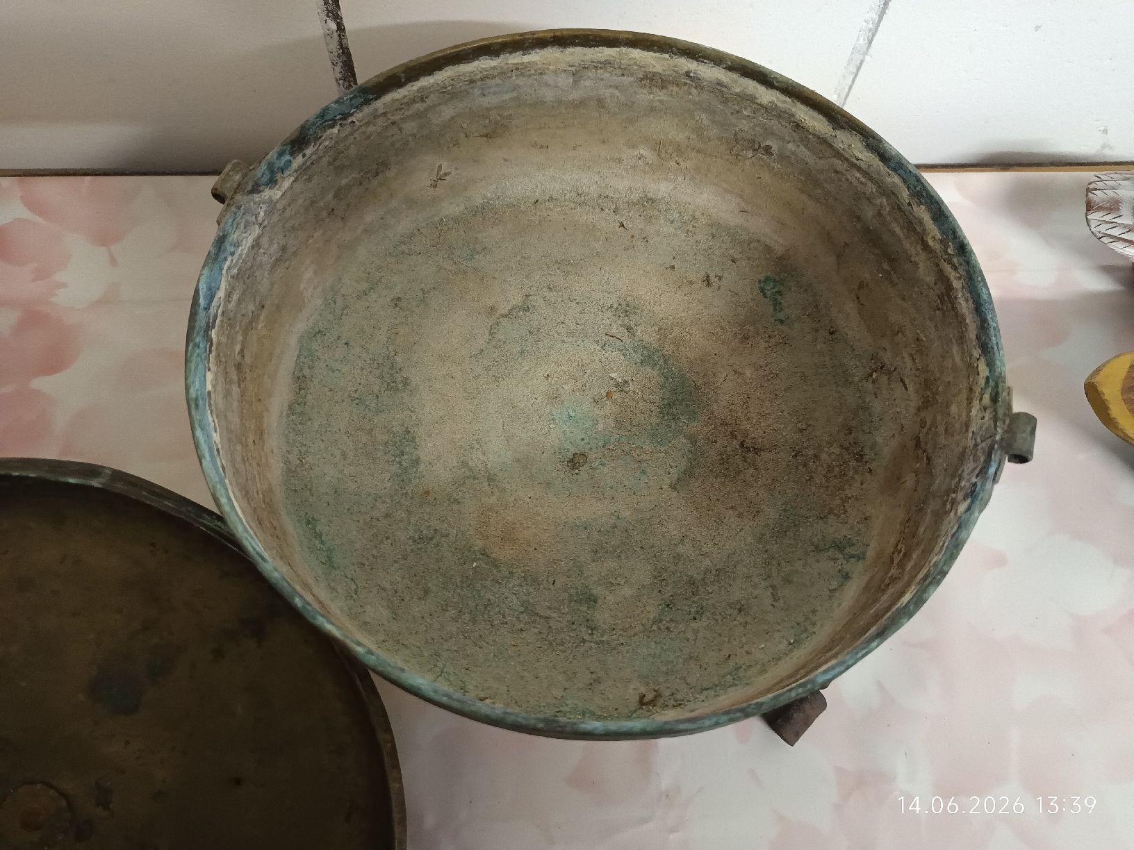 Toutes les décorations: Antiker Messingtopf mit Deckel – D'occasion à Bergdietikon par Riviera83 2