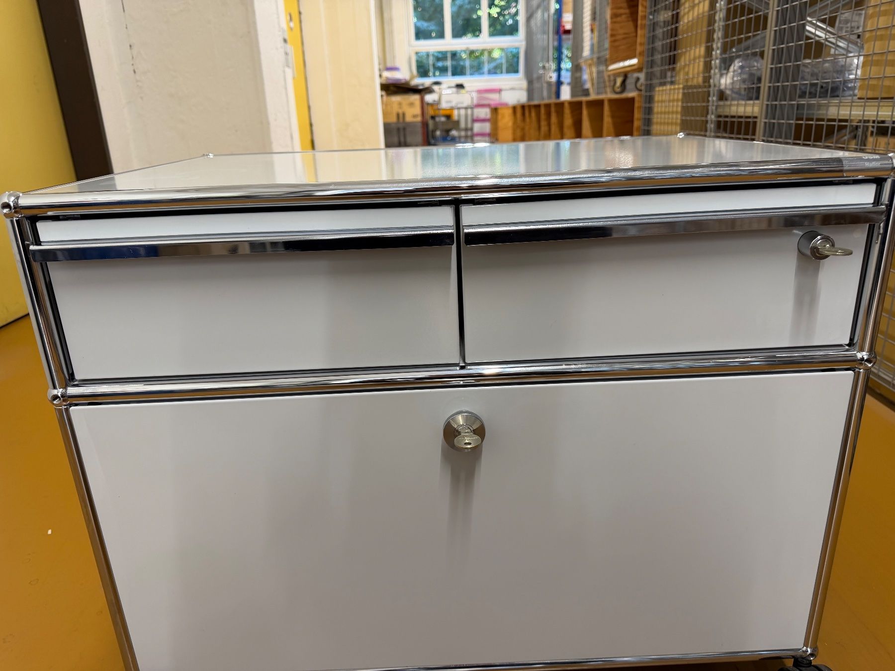 USM Korpus: USM Haller Rollcontainer mit 3 Schubladen – Gebraucht aus Dietlikon von ComdatAG 2