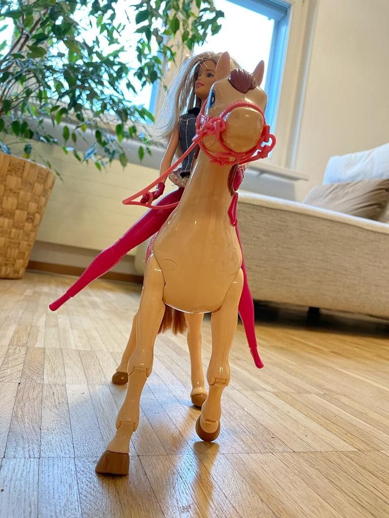 Poupées: Barbie mit Pferd welches sich bewegt – D'occasion à Meilen par CHD1975 8