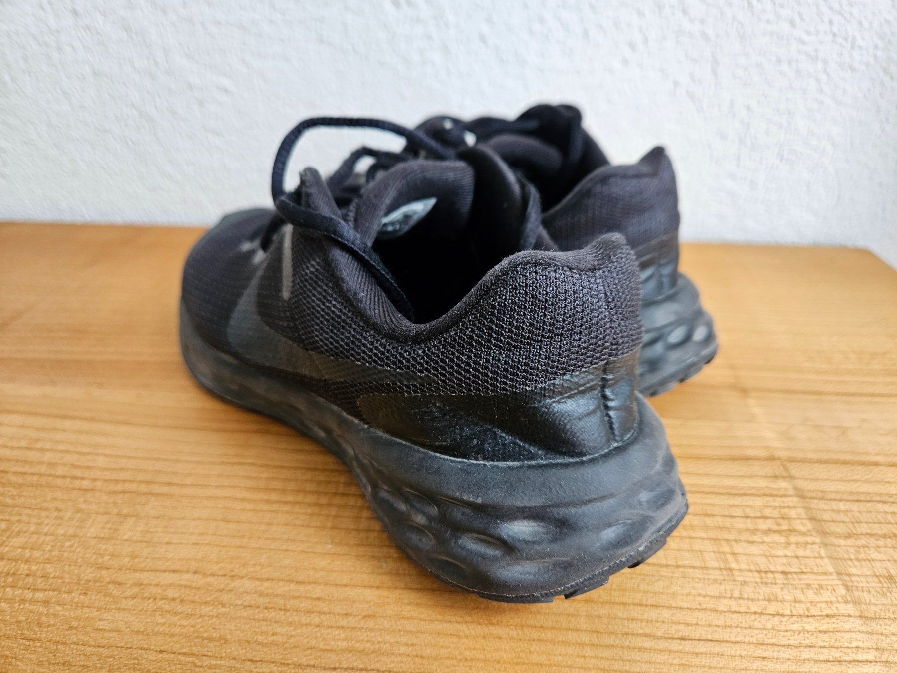 Nike Scarpe da uomo: Nike Revolution Turnschuhe Grösse 37.5 – Usato da Bichwil venduto da The_freshman 2