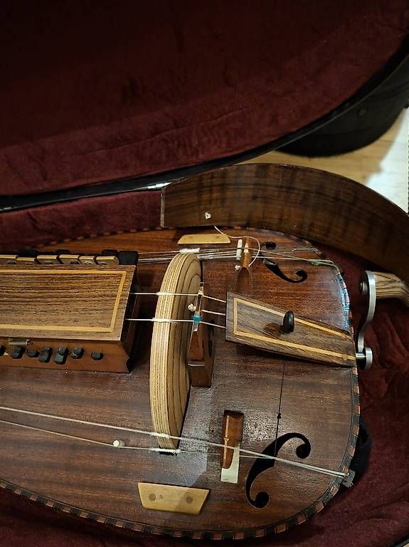 Musikinstrumente: Drehleier – Gebraucht aus Emmenbrücke von chr_6rbw 3