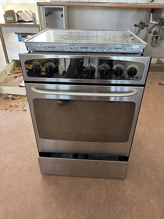 Elettrodomestici da cucina: Ofen mit Kochherd – Usato da Gossau ZH venduto da ian_cql9