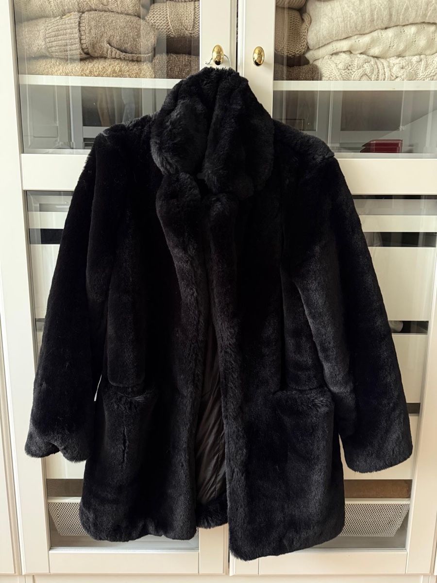 Giacche: Warmer, schwarzer Pelzmantel – Usato da Reiden venduto da ste_l659