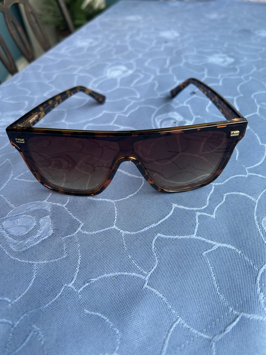 Lunettes & Verres: Sonnenbrille  – D'occasion à Basel par Krisztina.na