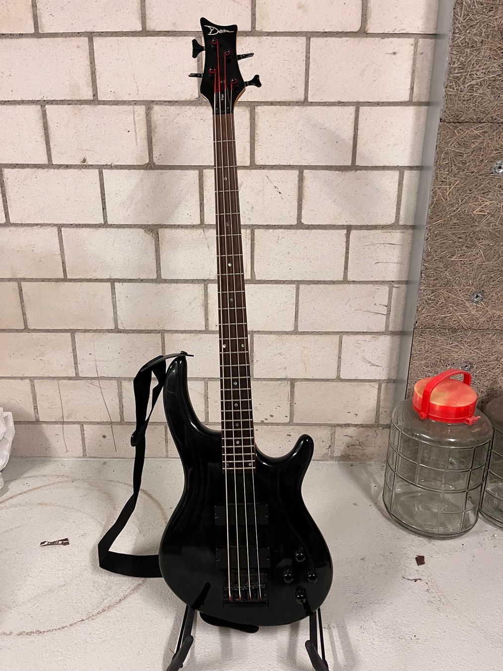 Strumenti musicali: Dean 4-String Bass, schwarz – Usato da Turgi venduto da stefanroos