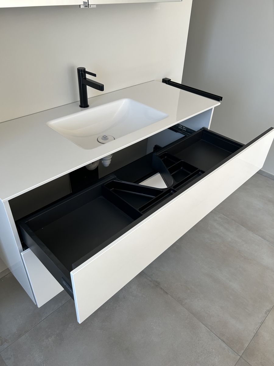 Mobili per bagno: Burgbad Waschtischunterschrank – Nuovo (secondo la descrizione) da Landschlacht venduto da Magathinho 1