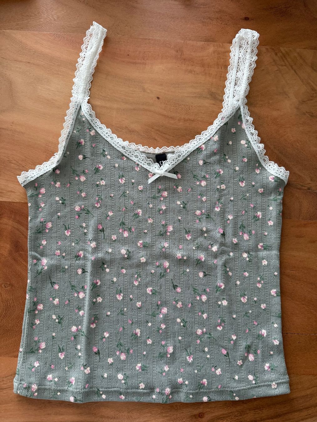 H&M Top: H&M Spitzen Top Gr.M mit Blumenmuster – Nuovo (secondo la descrizione) da Giswil venduto da Ody2