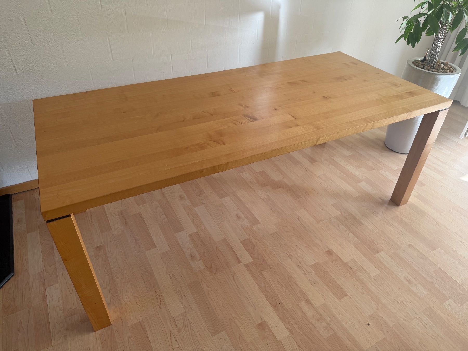 Tavoli: Massiver Birkenholz-Esstisch 200 x 90 – Usato da Hünenberg See venduto da Cheetah4
