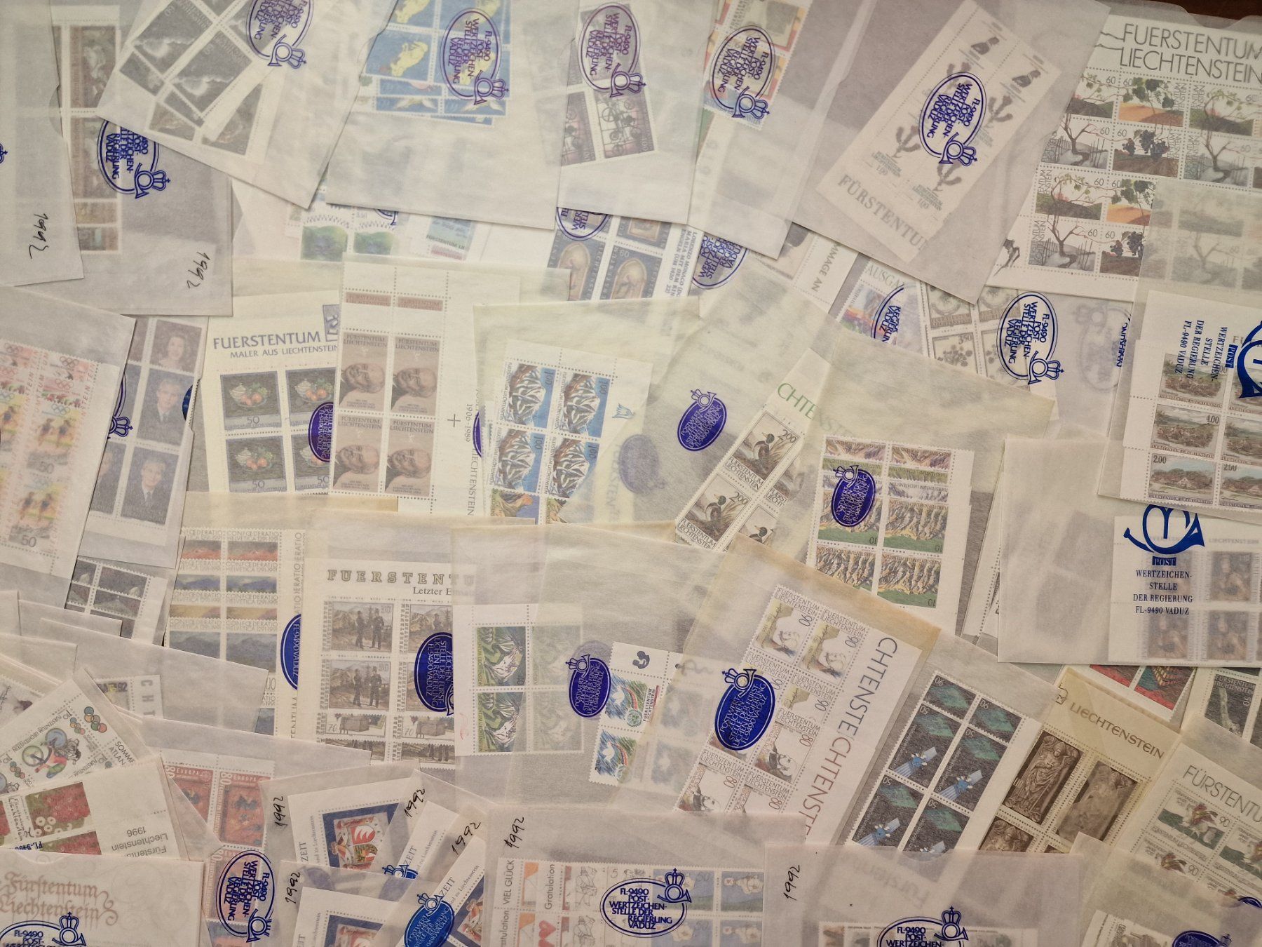Tutti i francobolli: FL 1990-98 NEU **4-er Blocks mit Tabs & Einzel aus ABO – Nuovo e nell'imballaggio originale da Aesch LU venduto da briefmarken.uray 7