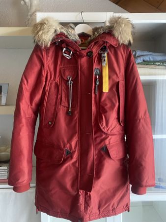 Parajumper, rote Winterjacke mit abnehmbarer Pelzkragen